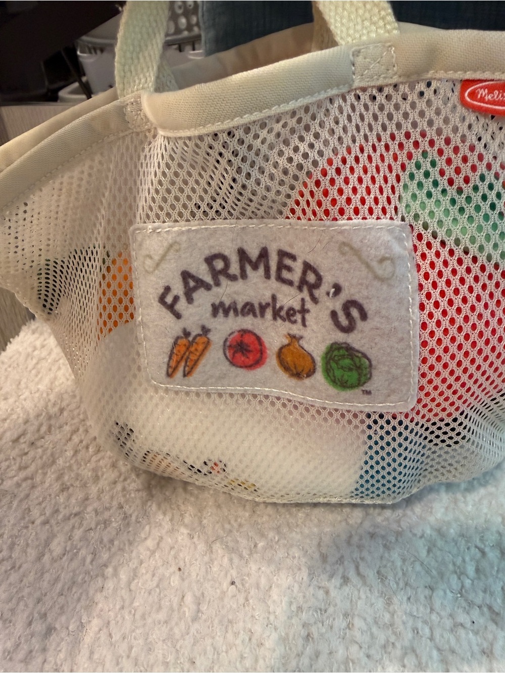 Melissa & Doug Farmer’s Market Fill & Spill Plush Play Food Set Mesh Tote Toy - Picture 4 of 11